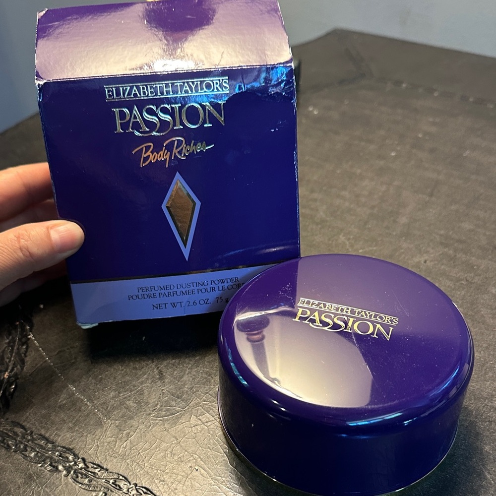 Elizabeth Taylor's Passion Perfumed Dusting Powder - Deep Purple